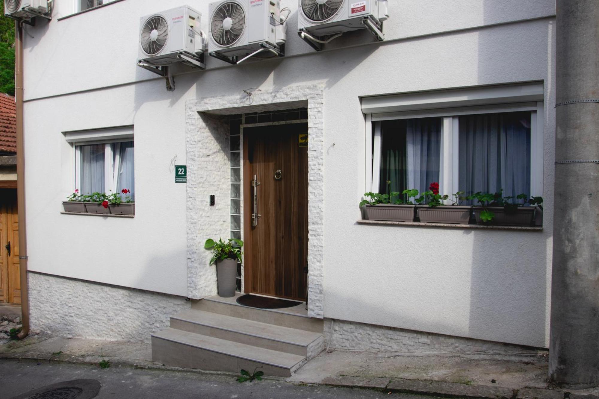 Apartments Han 2 Sarajevo Bagian luar foto